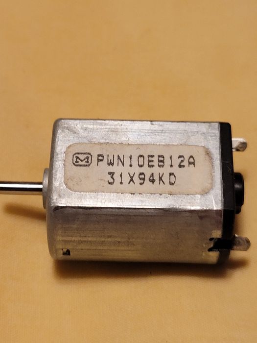 Silnik do napędów CD PWN10EB12A