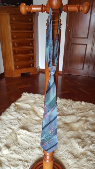 2 Gravatas multicolor/vermelha