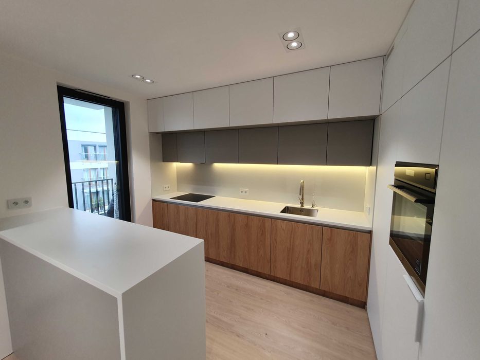 Meble na wymiar- Kuchnie, szafy, łazienki, garderoby, Stolarz