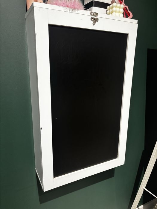 Rozkładane biurko wiszące