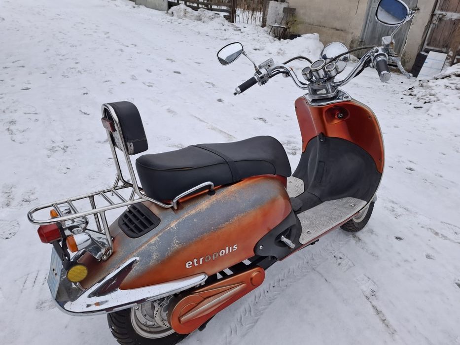 Skuter retro elektryczny