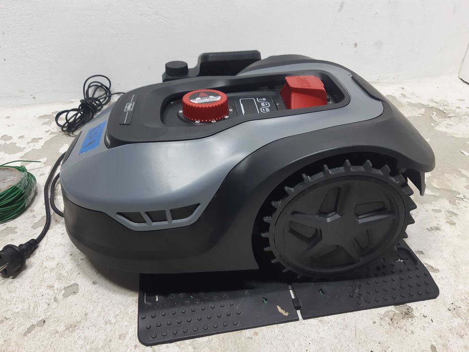 Agregat Robot  koszący Scheppach na 500 m2 18 cm Szerokości