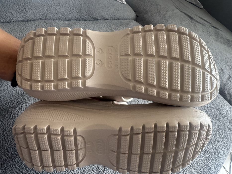 Crocs klapki 38