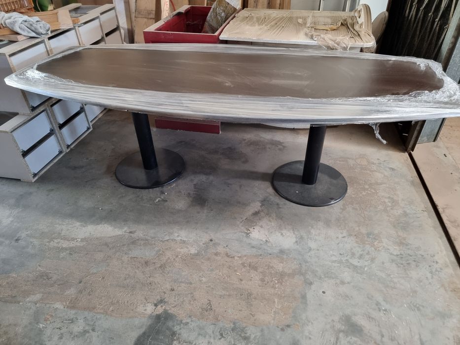 Mesa em madeira para sala