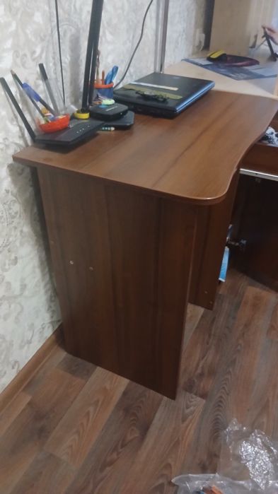 Столік комп'ютерниц