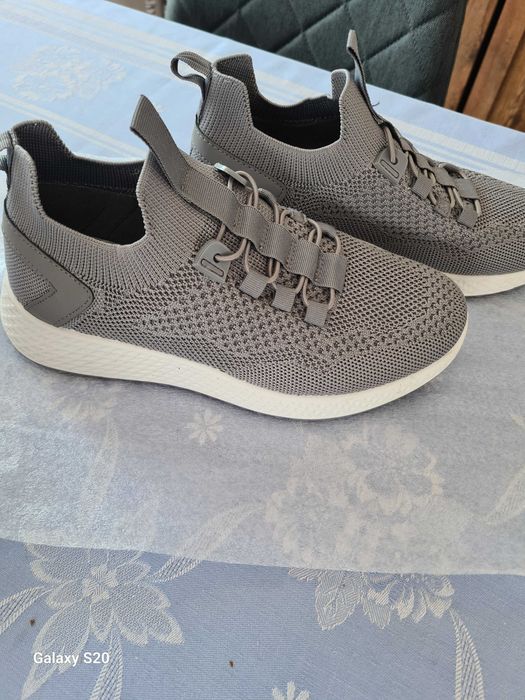 Buty sportowe damskie