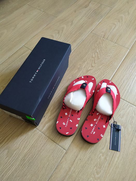 Нові в'єтнамки, шльопанці Tommy Hilfiger