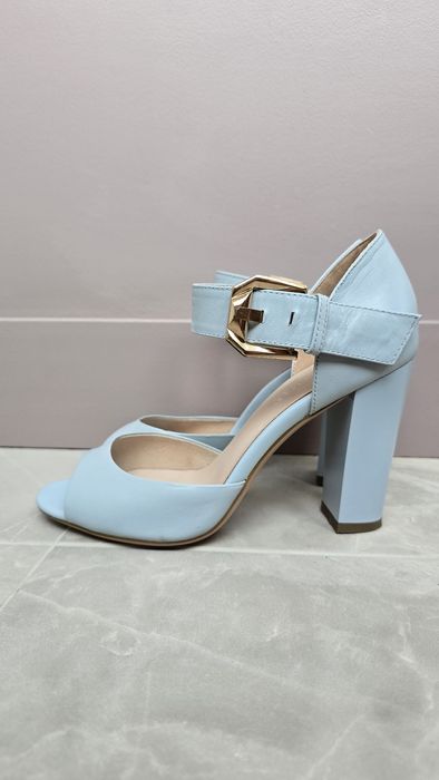 Жіночі шкіряні босоніжки Sharman