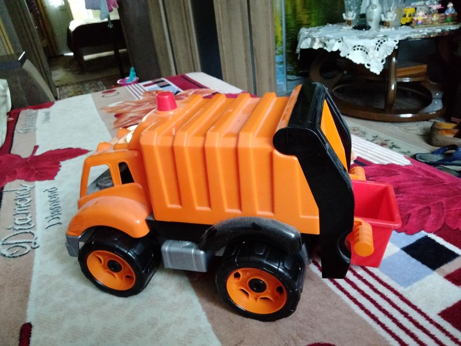 Продам автівку, сміттєвоз та самосвалл