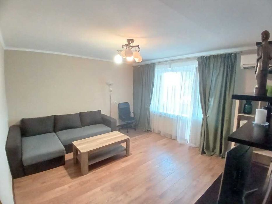 Будинок 2002 року Вул.Бальзака,4. ТРЦ «Глобал UA» 3к.кв. 7й пов. 90 м2