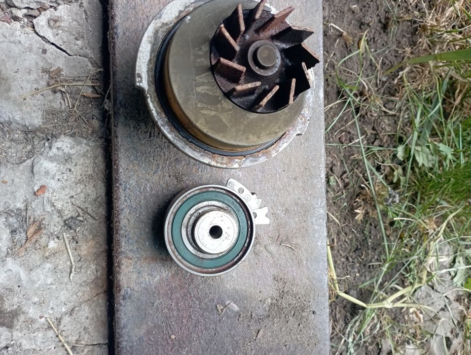 Продам помпу  и ролик