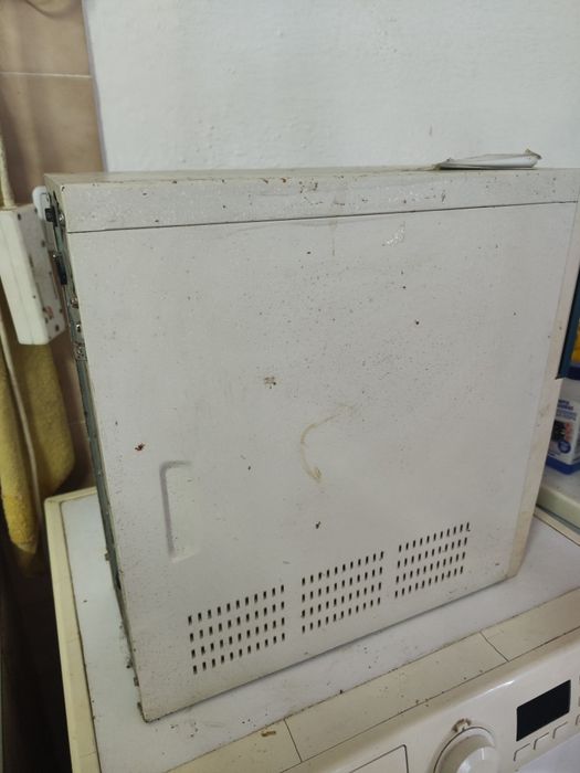 Torre e monitor antigo