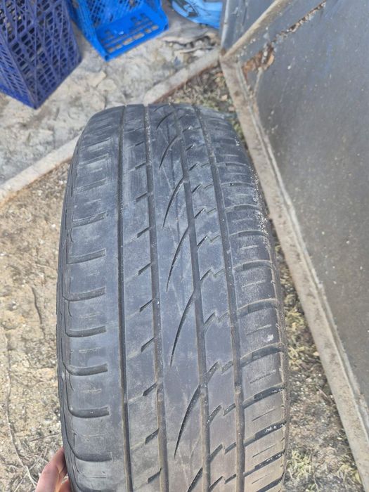 Продам літні  шини Континенталь Кросс Контакт 235/65/17 в добромустані