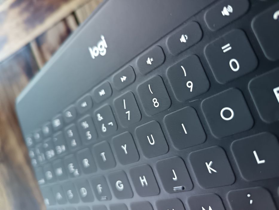 Teclado tablet Logitech Keys to Go Black