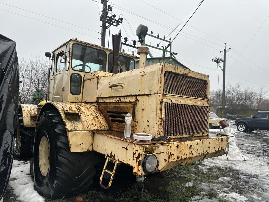 Трактор К701 під ремонт двигуна