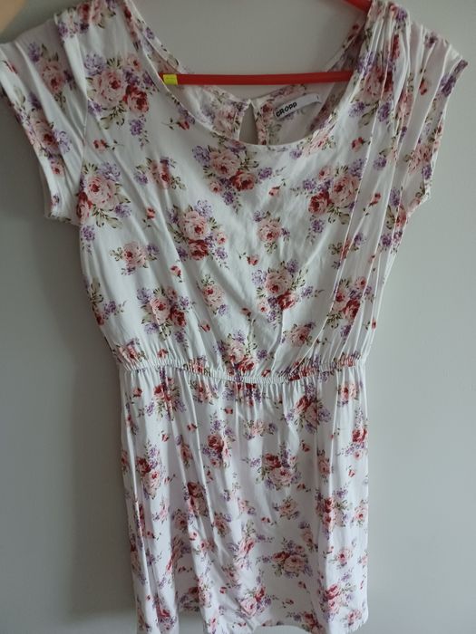 Śliczna sukienka kwiaty cropp s
