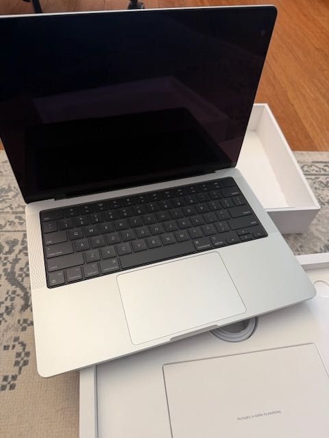 Apple MacBook Pro 14 M4 10-core CPU + 10-core GPU / 16GB / 512GB SSD