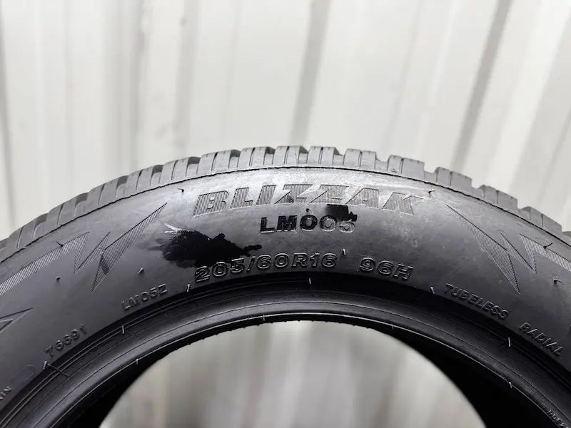 Шини бу 205 60 R16 Bridgestone Blizzak LM005