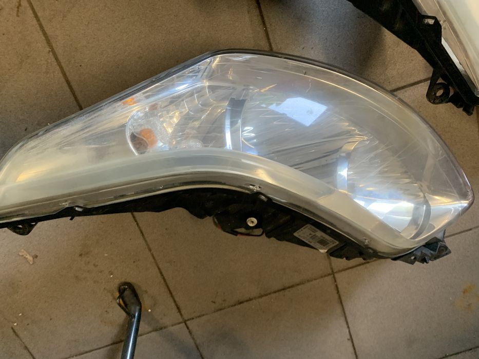Citroen C4 lampa przód prawa