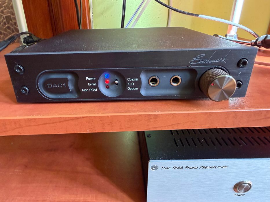 Benchmark DAC1 - czarny