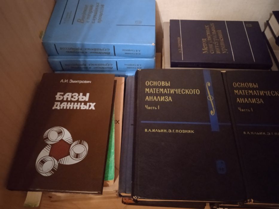 Книги: алгебра, геометрія, алгоритми, теоретична механіка 1-ша частина