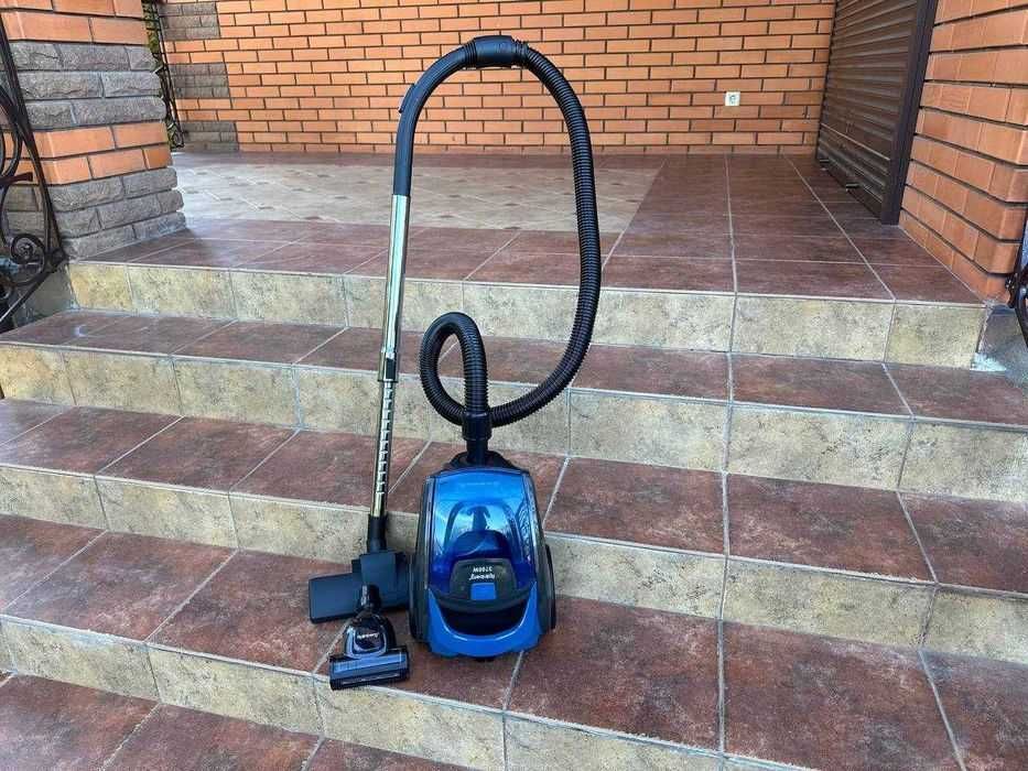 Пилосос безмішковий + турбощітка. 3700ватт. Колбовий. Німеччина.