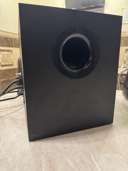 Продам мультимедийную акустику Logitech Z623