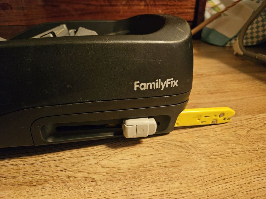 Автокрісло 0+ Maxi-cozi Pebble + FamilyFix до 13кг