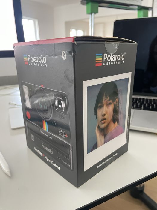 Polaroid one step + i-type camera