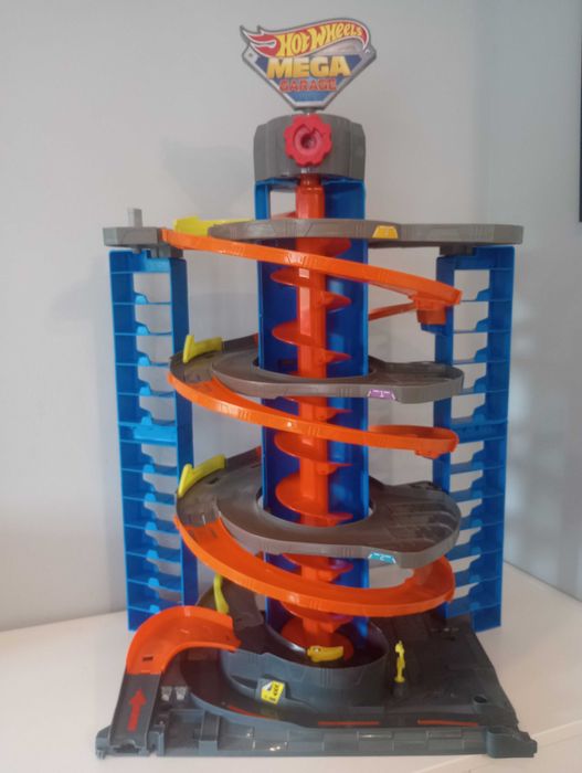 Hot Wheels™ City Zakręcony Megagaraż GTT95
