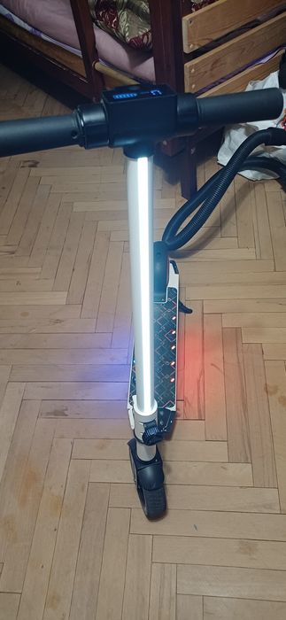 Дитячий електросамокат