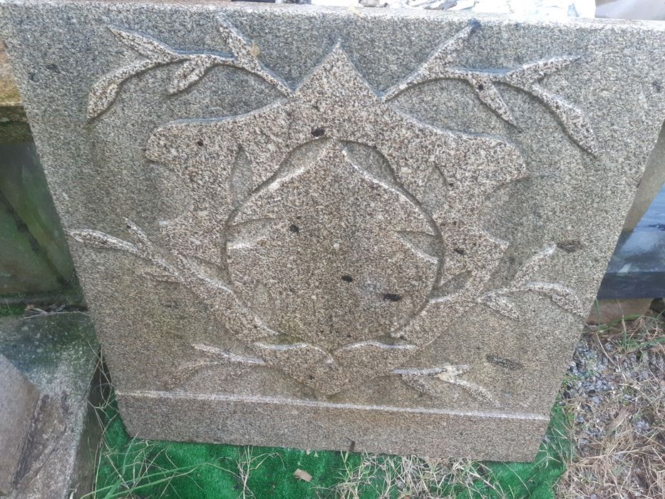 Brasão  em granito