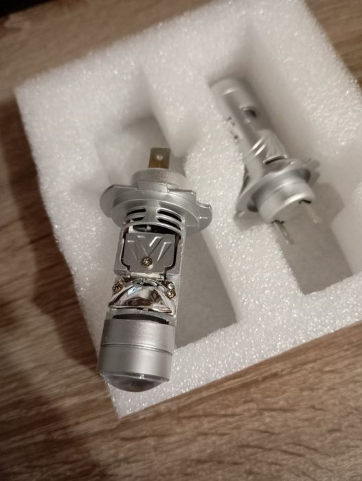 Лед лампи з лінзою та цоколем h7