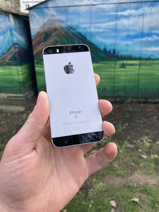 Продам Apple iPhone SE 1st generation 32GB Space Gray Neverlock