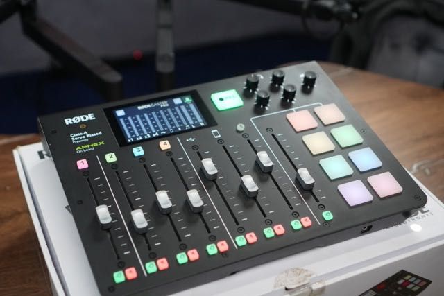 Rodecaster Pro - Pełny Komplet w Kartonie + DC-USB1 + Osłona