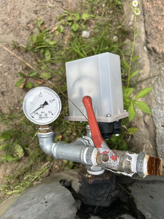 Uszkodzony zbiornik hydrofor stalowy