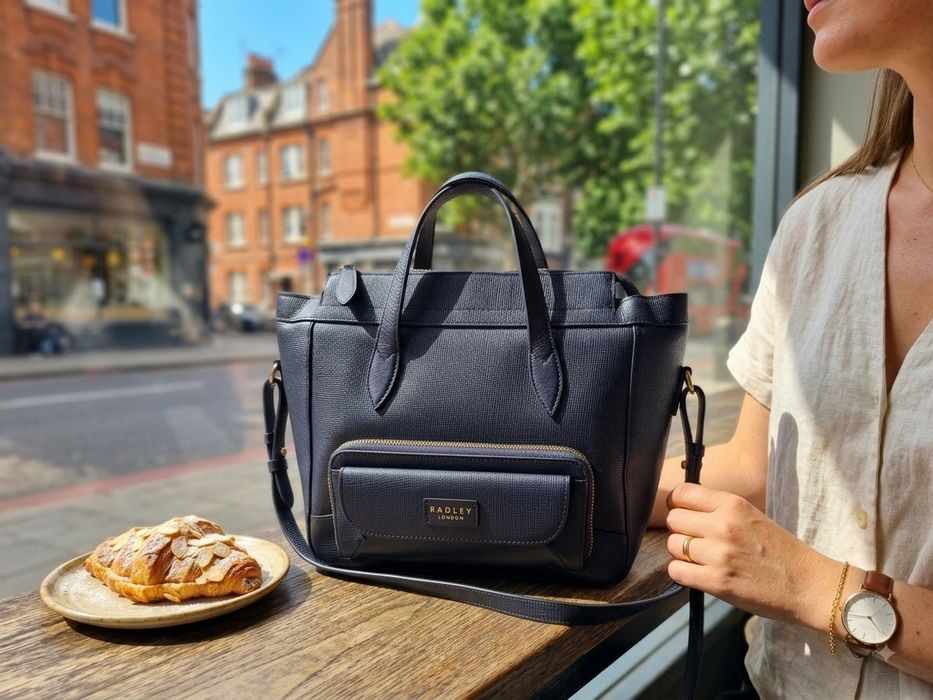 Skórzana torebka Radley London - granatowa, Saffiano