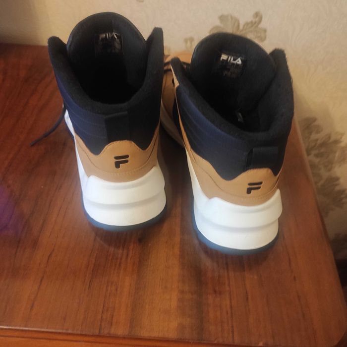 трекінгові чоловічі кроси зимові  FILA