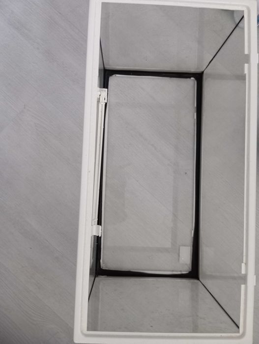 Terrário médio em bom estado