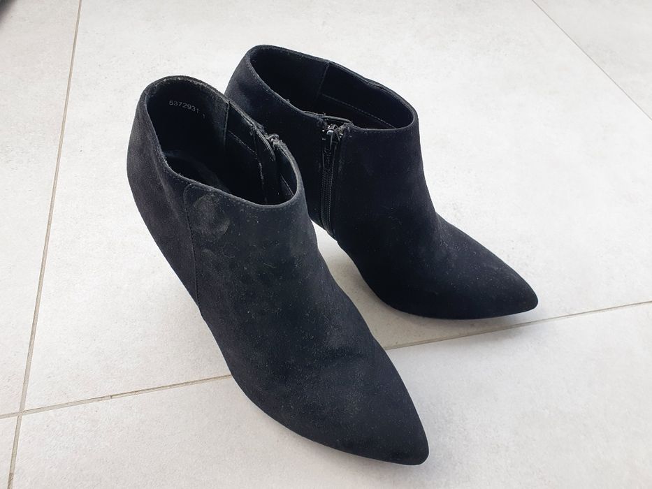 Czarne botki na szpilce 8 cm New Look 38 zamszowe w szpic eleganckie