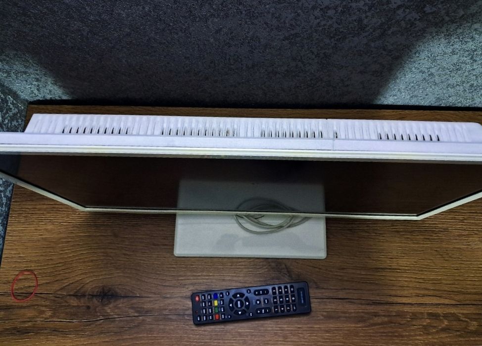 Телевізор + пульт