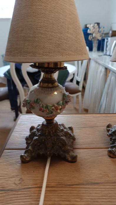 Candeeiro de teto e dois de mesinha de cabeceira