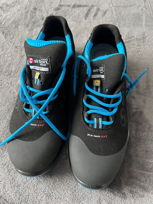 Кросівки робочі