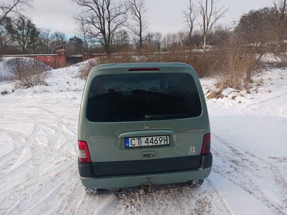 Peugeot Partner przystosowany do przewozu paliwa i osob