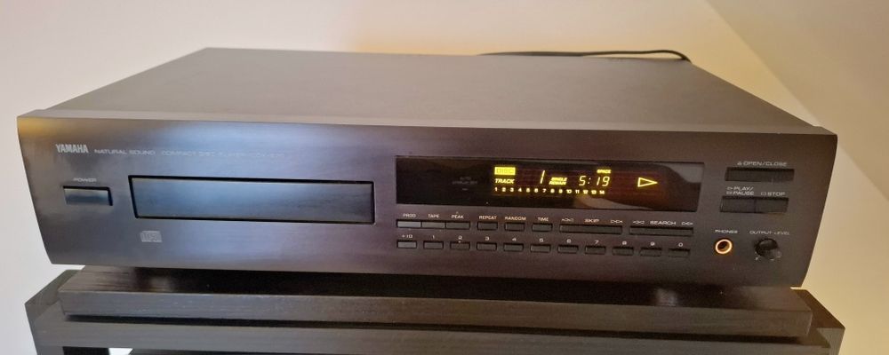 Odtwarzacz CD Yamaha CDX 670 – klasyczny, solidny odtwarzacz