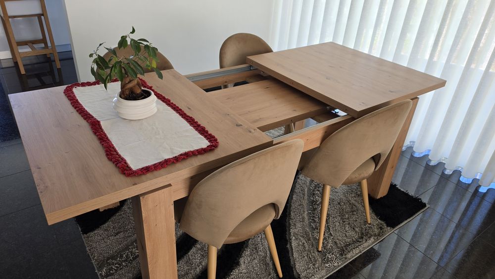 Mesa de Jantar Extensível 140cm - 195cm + 4 Cadeiras