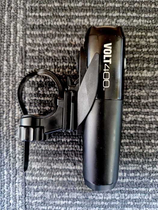 Lampka przednia CATEYE Volt 400