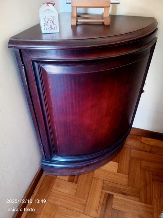 1 Estante e  2 armários de sala