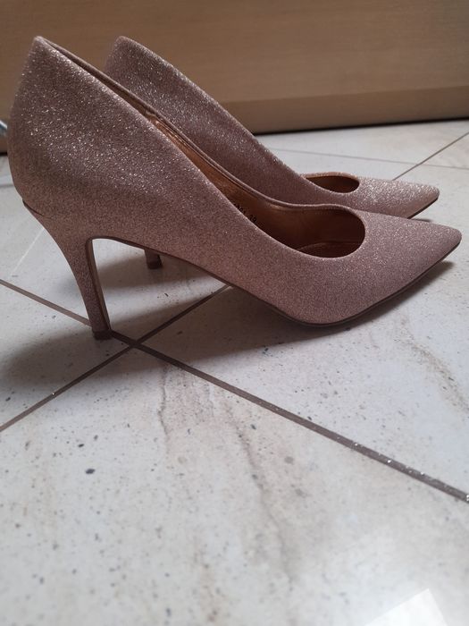 Półbuty sandałki na obcasie r.39