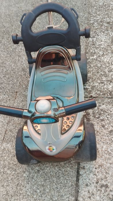 Carro para bebe com comando manual